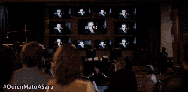 a group of people standing in a dark room with the hashtag quienmatoasara