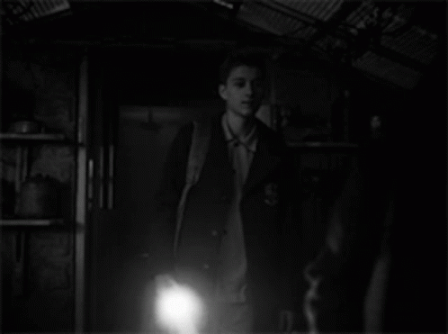 Luther Hargreeves Looking GIF - Luther Hargreeves Looking The Umrella Academy GIFs