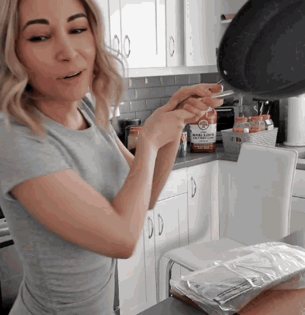 Alinity Cooking GIF - Alinity Cooking Pan GIFs