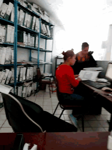 Saludos Paper Works GIF - Saludos Paper Works Busy GIFs