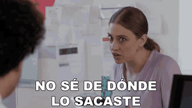 a woman says no se de donde lo sacaste while looking at a man