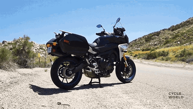 Yamaha Tracer900gt Zoom In GIF - Yamaha Tracer900gt Zoom In Close Up GIFs