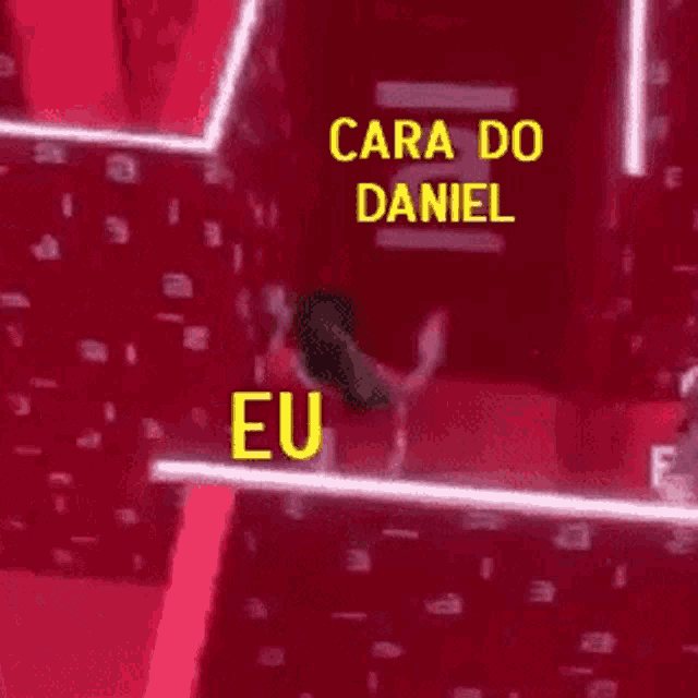a man and woman are standing in a red room with the words cara do daniel eu written on the bottom .