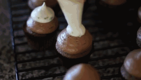 Mint Chocolate Cupcakes GIF - Mintchocolate Cupcakes Baking GIFs
