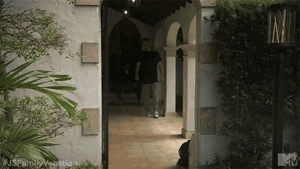 Rolling Royal Carpet GIF - Rolling Royal Carpet Jersey Shore Family Vacation GIFs