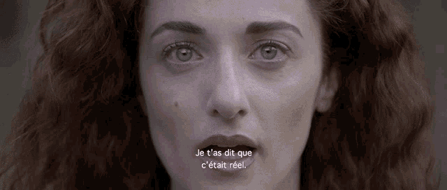 a close up of a woman 's face with je t'as dit que c'était reel