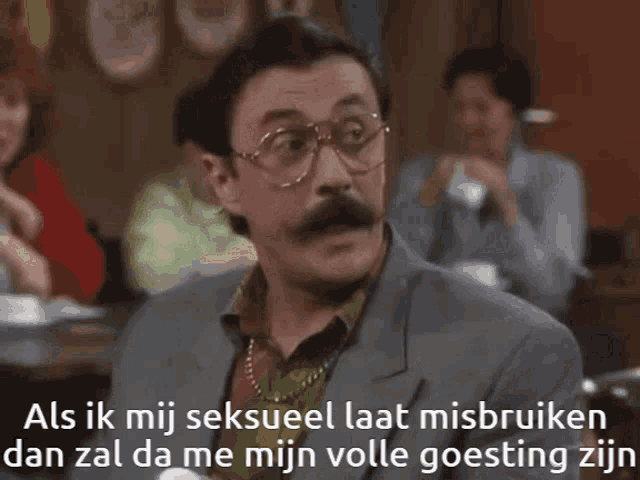 a man with glasses and a mustache says als ik mij seksueel laat misbruken