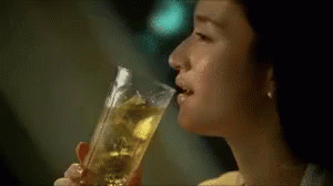 小雪　酒　おさけ　ごくり　ごくごく　ウィスキー GIF - Koyuki Japanese Alcohol GIFs