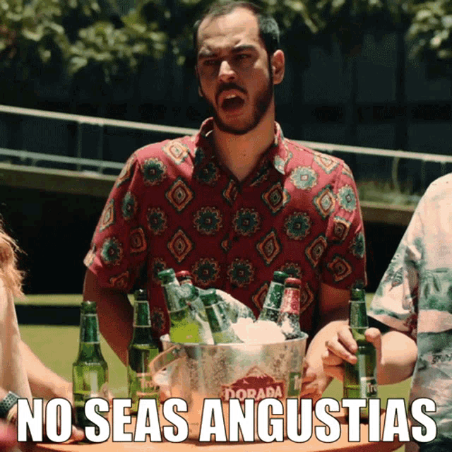a man in a red shirt is holding a bucket of beer with the words no seas angustias above him