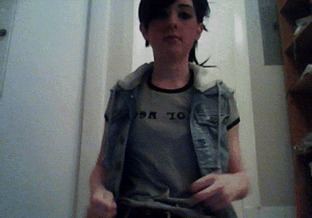 a girl wearing a shirt that says york 10 on it