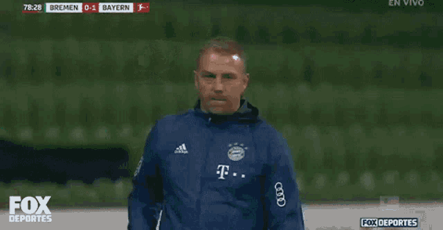 a soccer game between bremen and bayern is shown on fox deportes