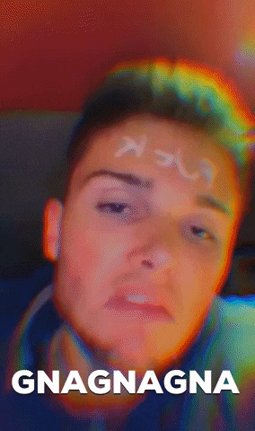 a man has the word gnagna written on his forehead
