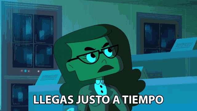 a cartoon of a woman with glasses and the words llegas justo a tiempo below her