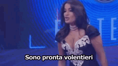 a woman in a black and white dress is dancing with the words sono pronta volentieri written below her