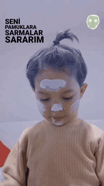 a little girl with a mask on her face and the words seni pamuklara sarmalar sararim above her