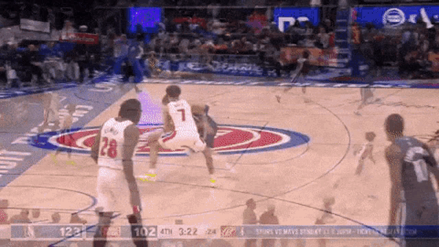 Luka Doncic Assist GIF - Luka Doncic Assist Pass GIFs
