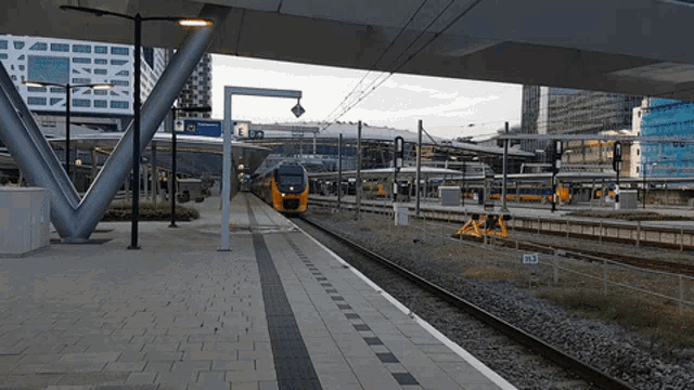 Virm Utrecht Centraal GIF - Virm Utrecht Centraal Utrecht Cs GIFs