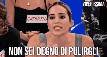 a woman says non sei degno di pulirli