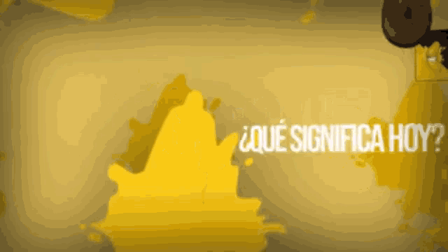 a yellow background with the words qué significa hoy on it