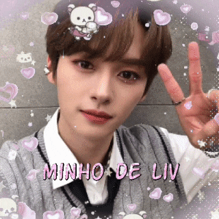 a young man giving a peace sign with the name minho de liv