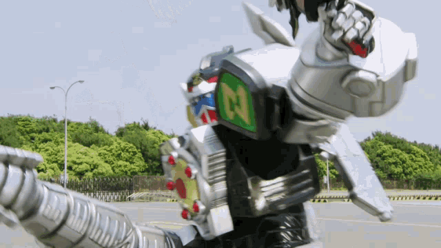 a robot with the letter d on it 's back