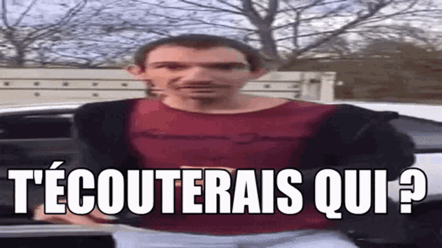 a man in a red shirt is standing in front of a car with the words `` t'écouteras qui ? ''