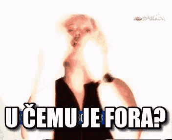 a woman is making a funny face and says ucemu je fora