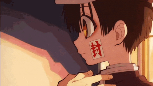 a boy with a sticker on his face that says 封
