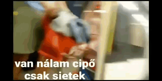 a blurry picture of a person with the words van nalam cibo csak sietek