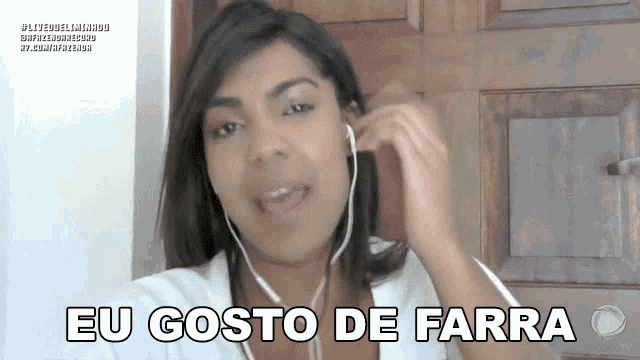 a woman wearing earphones says eu gosto de farra
