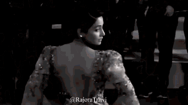 Tanvi Rajora Hina Khan GIF - Tanvi Rajora Hina Khan Pose GIFs