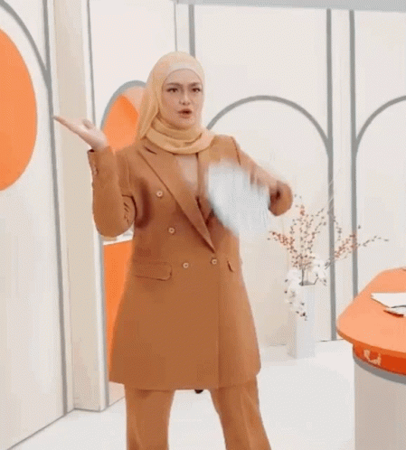 Siti Nurhaliza Cintaku Bukan Di Atas Kertas GIF - Siti Nurhaliza Cintaku Bukan Di Atas Kertas Take My Money GIFs