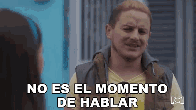a man is talking to a woman and the words no es el momento de hablar are above him