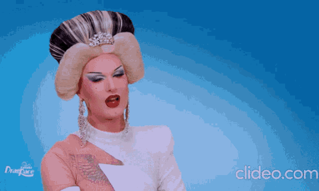 a drag queen 's face is shown on a clipeo.com ad