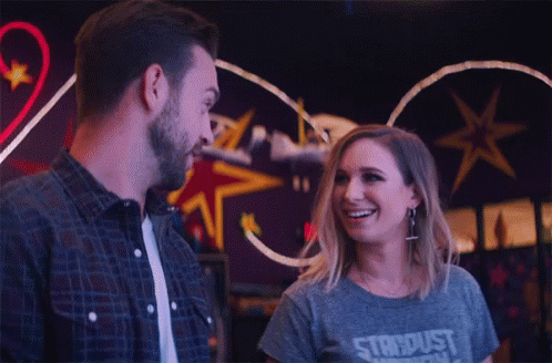 Lovers Couple GIF - Lovers Couple Look At That GIFs