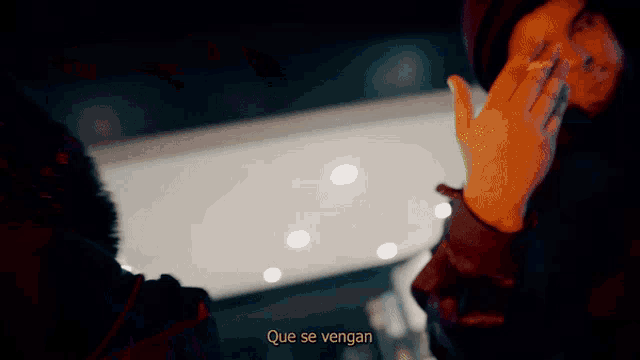 a person smoking a cigarette with the words que se vengan written below them