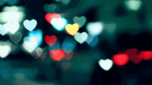 a blurry image of hearts with the words feliz dia del amor y la amistad