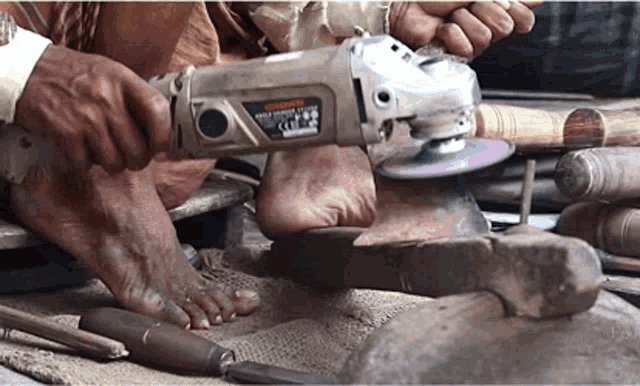a person is grinding a piece of metal with a grinder that says ce on the front