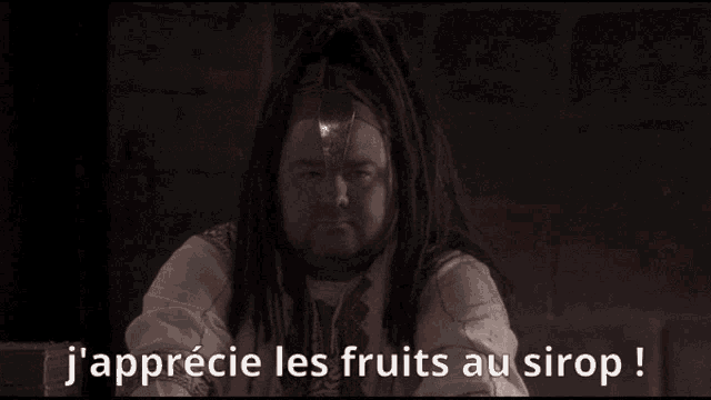 Kaamelott Roi Burgonde GIF - Kaamelott Roi Burgonde Japprécie Les Fruits Au Sirop GIFs