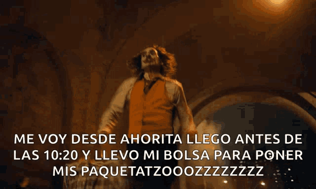 a joker is jumping in the air with spanish text