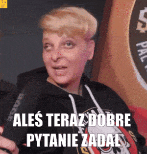 a woman is holding a microphone and says ale teraz dobre