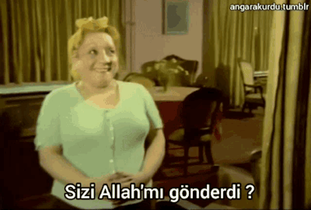 a woman in a green shirt says " sizi allah mi gönderdi ? "