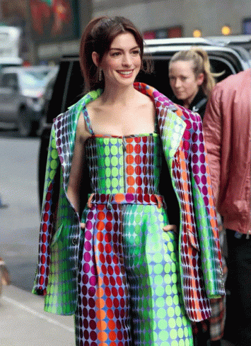 Anne Hathaway Coloraines GIF - Anne Hathaway Coloraines Sedierta GIFs