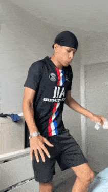 a man wearing a black shirt that says iia on it