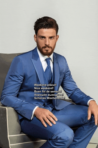 a man in a blue suit sits in a chair with the words weekend placut on the bottom
