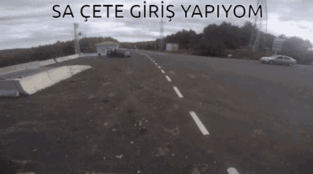 a picture of a road with the words sa cete giris yapiom