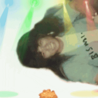 a blurry picture of a person with a shirt that says ' i am sip '