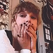 Taylor Swift Young Swift GIF - Taylor Swift Young Swift Look GIFs