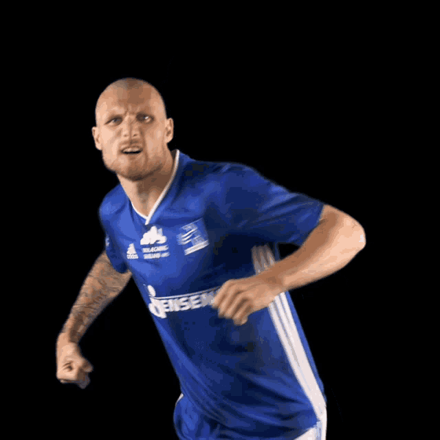 a man wearing a blue shirt that says jenser on it