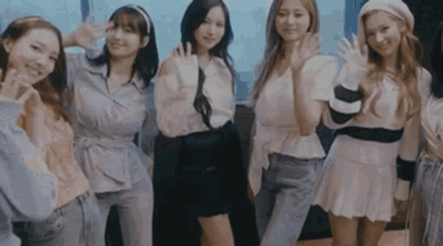 Minayeon Nayeon GIF - Minayeon Nayeon Mina GIFs